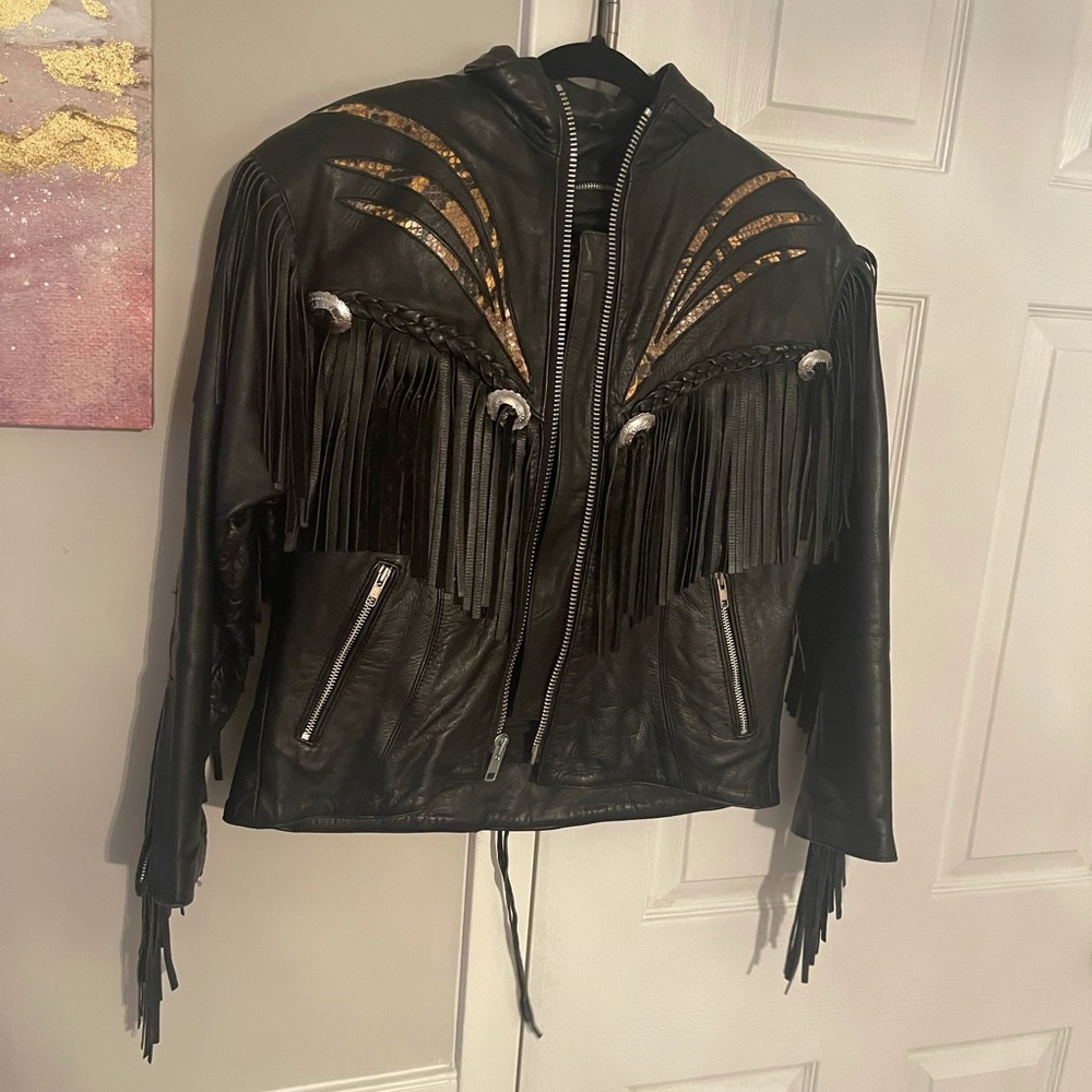 FASHIONABLE PARK V VINTAGE LEATHER JACKET with TASSELS!!